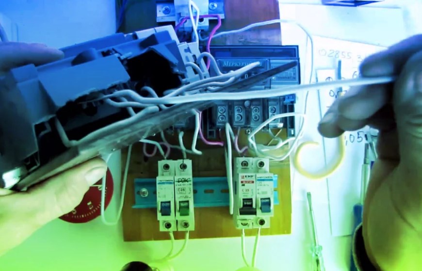 Суд простил долг в 1 млн рублей за незаконное подключение к электроэнергии